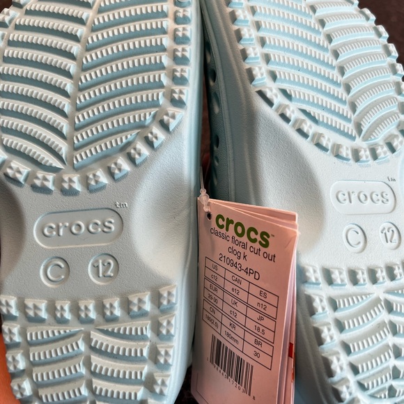 NWT CROCS Kids' Classic Floral Cut Out Clog - Picture 9 of 9